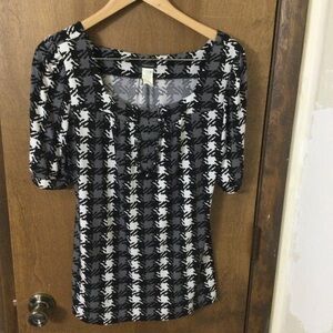 Maurices Women’s Large Black and White Patterned Blouse